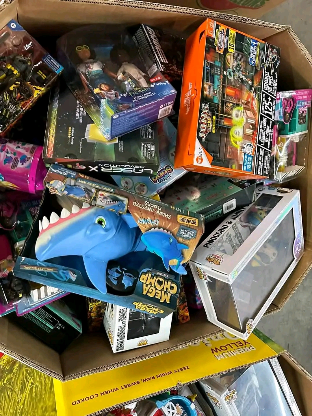 Mixed Toys & Collectibles Pallet