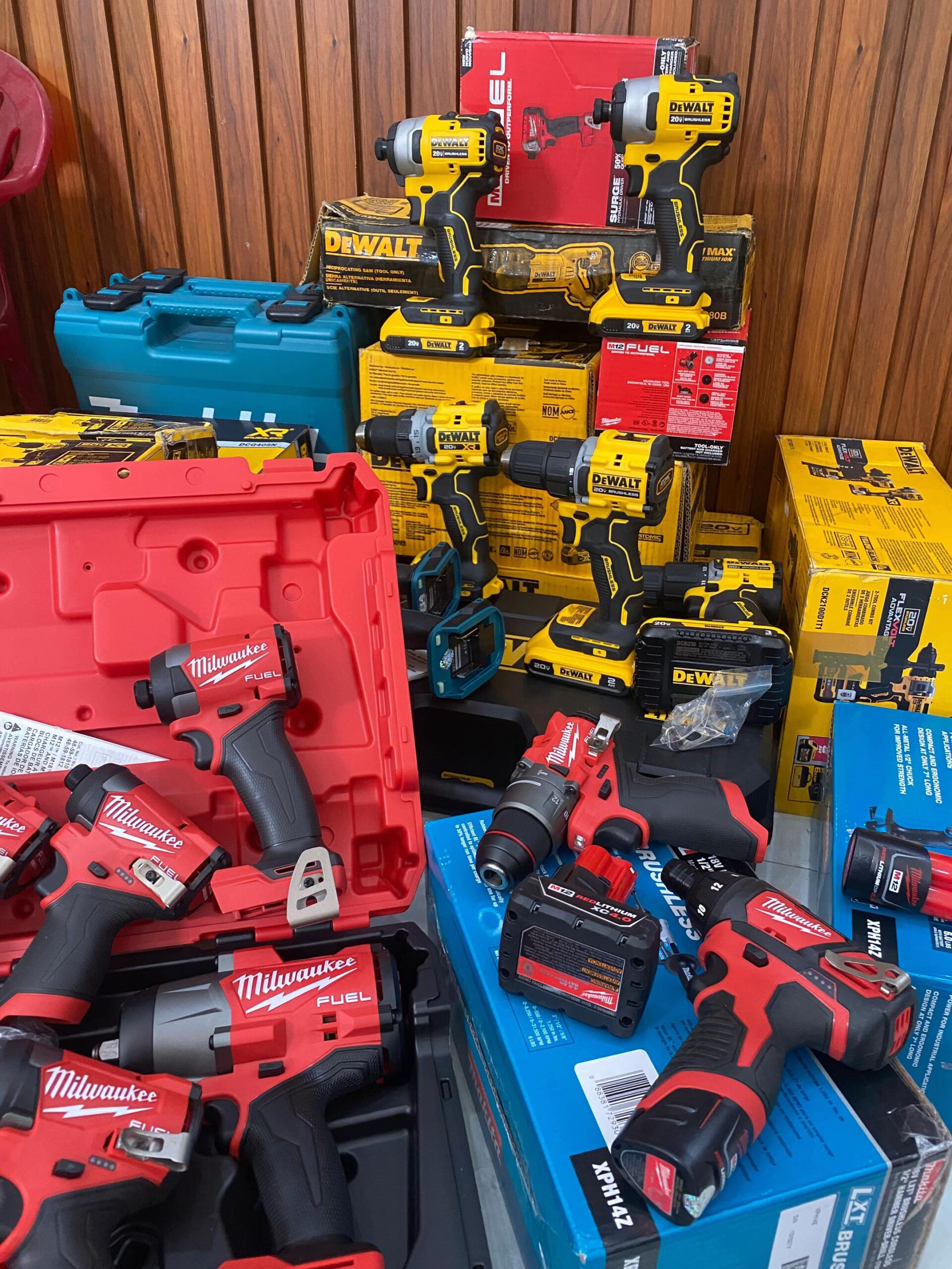 DeWalt 20V MAX, Milwaukee & Husky Hand Tools Mixed Gaylord